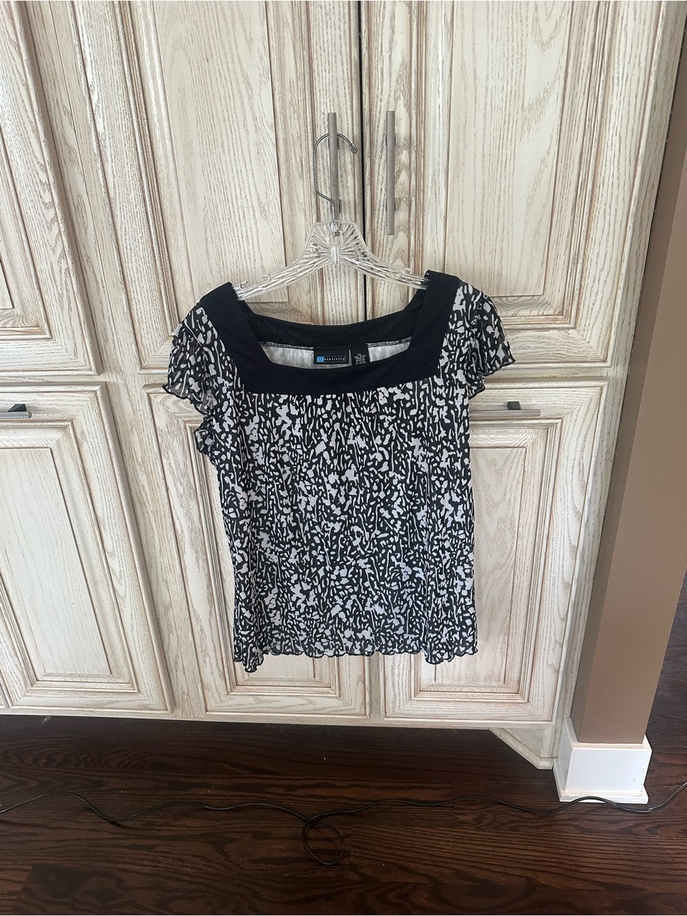Relativity Black & White Square Neck Printed Top